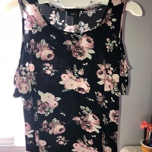 Cutout shoulder floral t-shirt